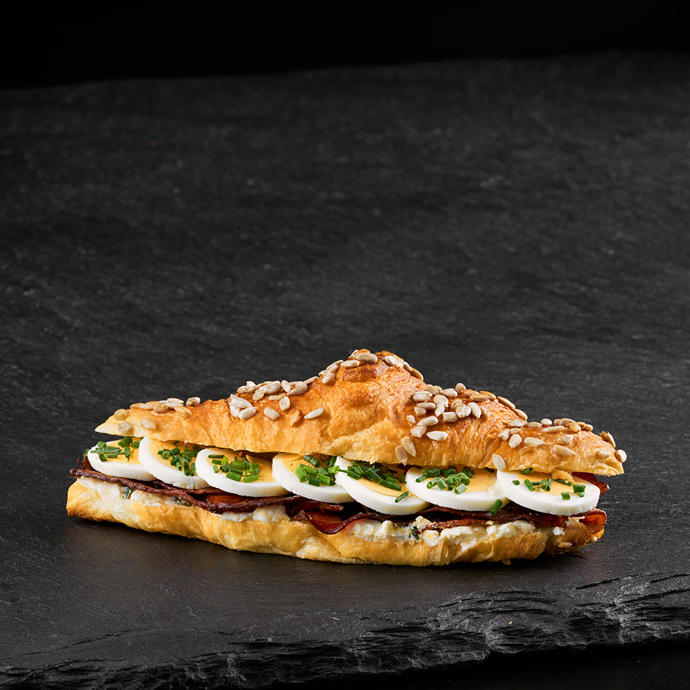 Croissant se slaninou a vejci