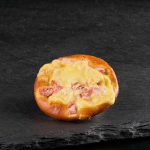 Brioška se šunkou a sýrem