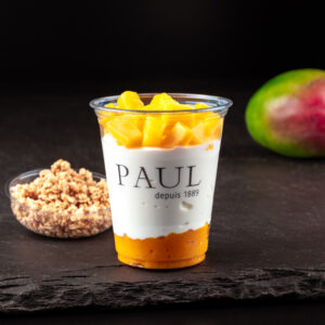 Mangový jogurt s müsli