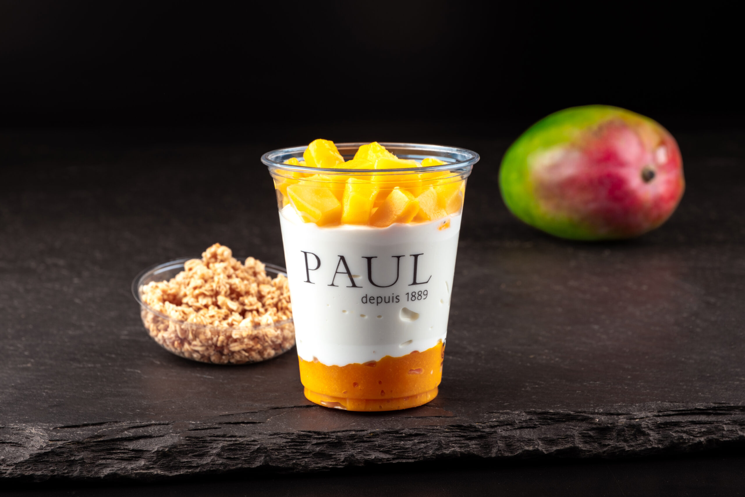 Mangový jogurt s müsli