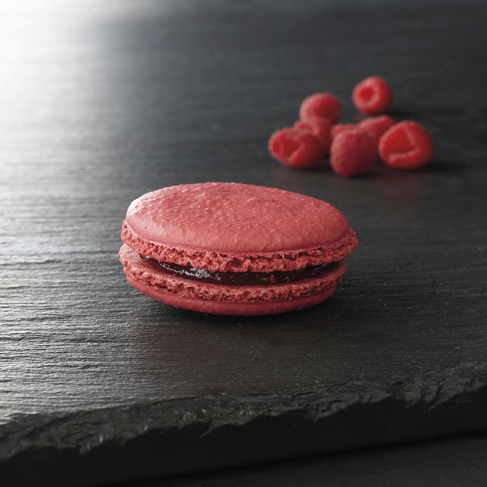 Velká malinová makronka