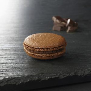 Velká čokoládová makronka