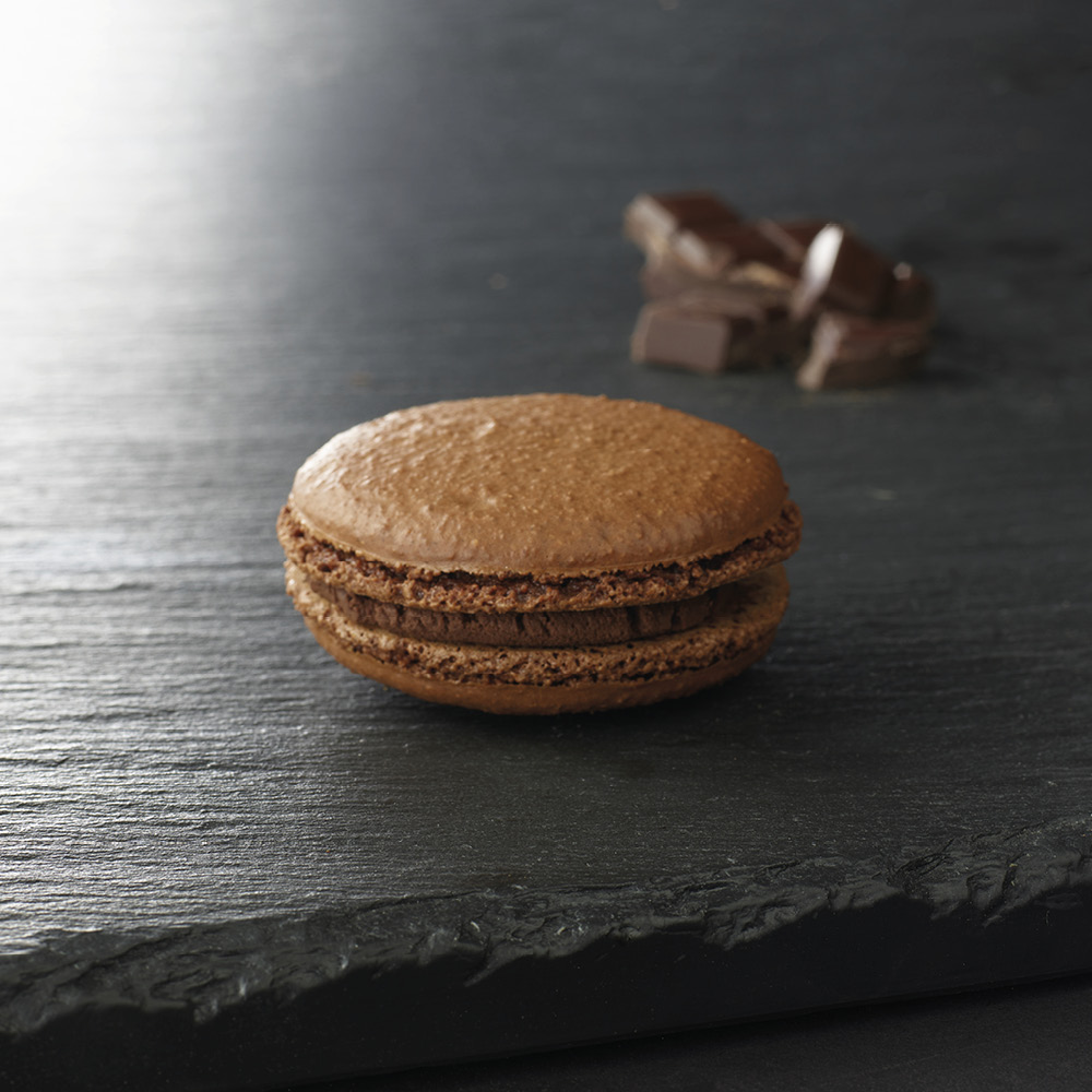 Velká čokoládová makronka