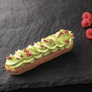 Matcha Éclair s malinami