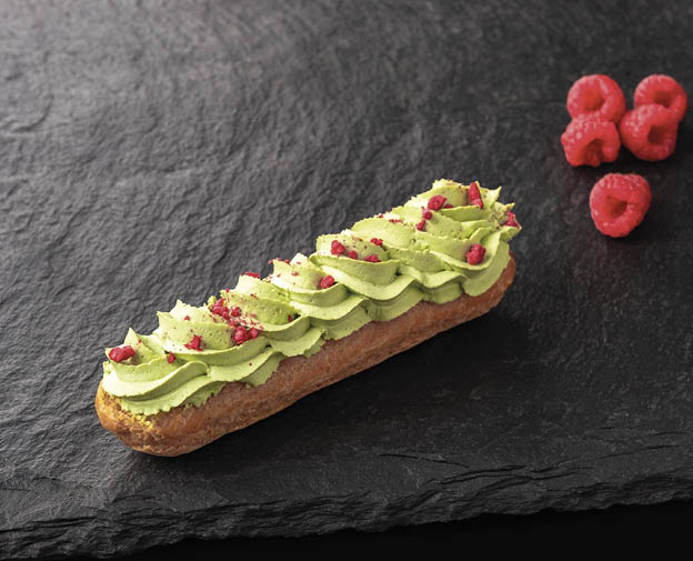Matcha Éclair s malinami