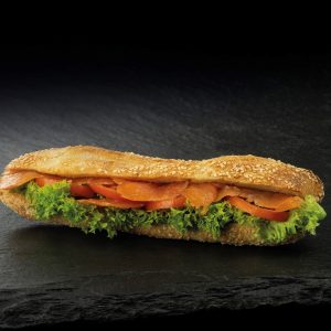 Sezamová bageta s uzeným lososem