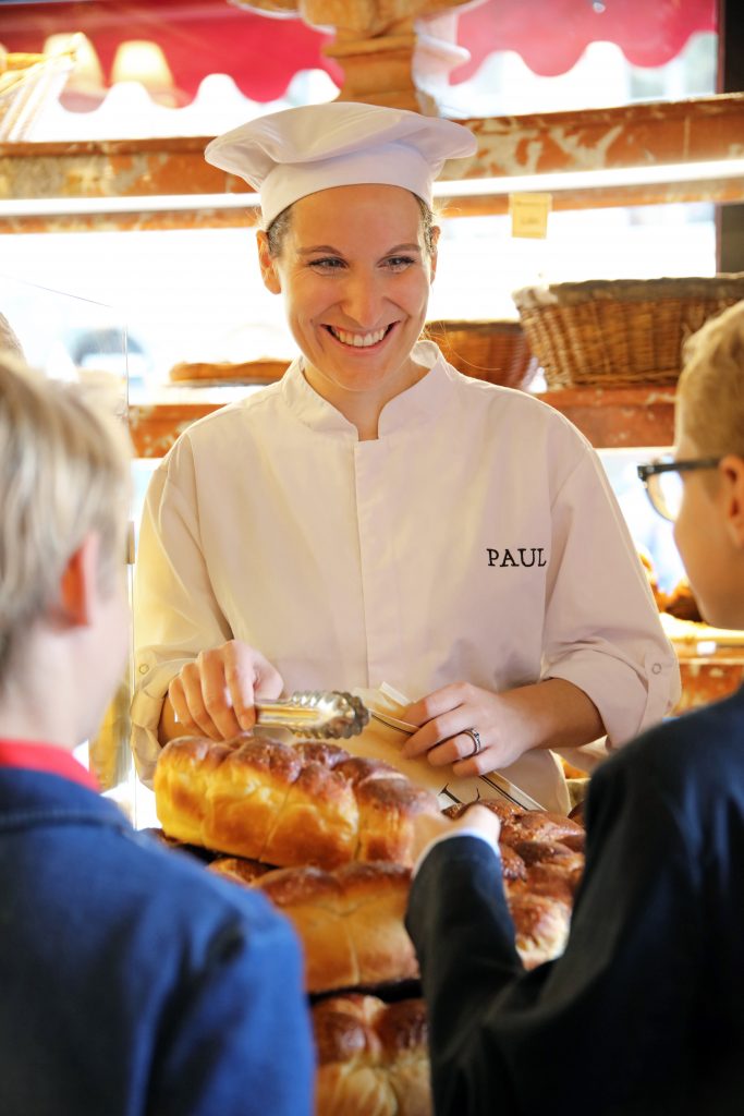 Vedoucí směny francouzského pekařství PAUL